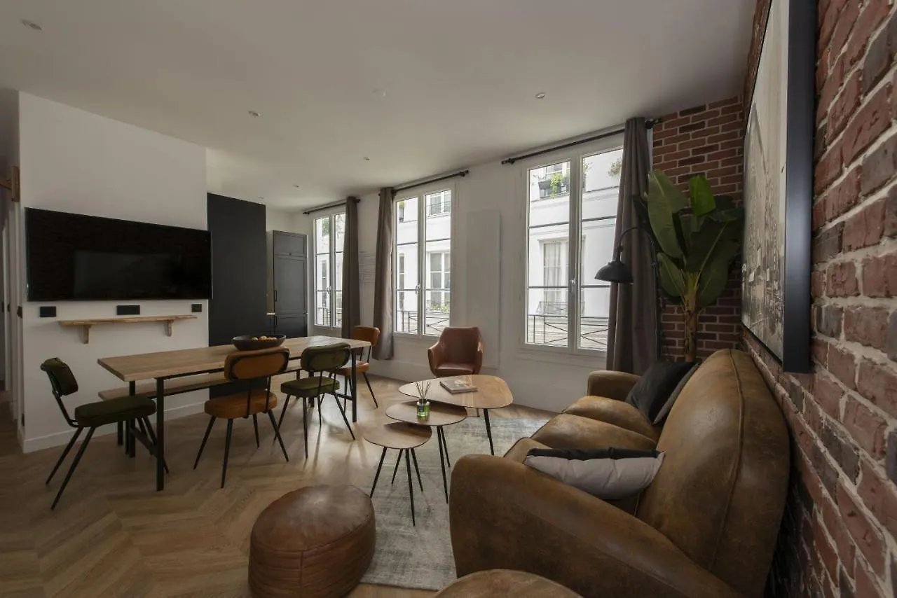 Time Line Apartment *